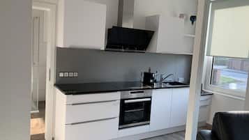 Kühlschrank, Ofen, Geschirrspüler, Kochgeschirr/Geschirr/Besteck