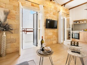 Interior - Mittelalterliche Gedichte by Interhome (Faliraki)