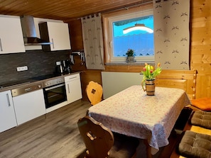 Fridge, oven, dishwasher, cookware/dishes/utensils