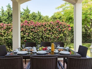 Outdoor dining - Ferienvilla Royal Classico für 10 Personen by Interhome (Kolympia)