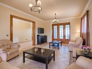 TV, fireplace, DVD player - Ferienvilla Royal Classico für 10 Personen by Interhome (Kolympia)