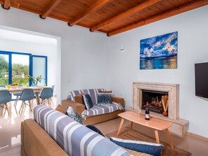 TV - Blue Moon Villa mit tollem Pool by Interhome (Kolympia)