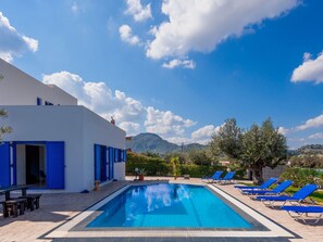 Pool - Blue Moon Villa mit tollem Pool by Interhome (Kolympia)