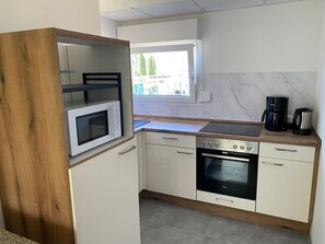 Fridge, microwave, oven, cookware/dishes/utensils - Vacation home Lais by Interhome (Loissin)