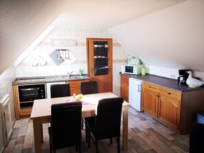 Fridge, microwave, oven, cookware/dishes/utensils - Appartement in Lütow mit Grill by Interhome (Krummin)