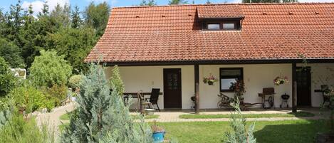 المنشأة من الخارج