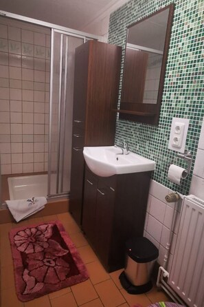 Bathroom - Appartement in Lütow mit Grill by Interhome (Krummin)