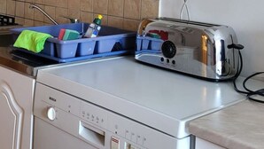 Refrigerador, microondas, horno, lavavajillas