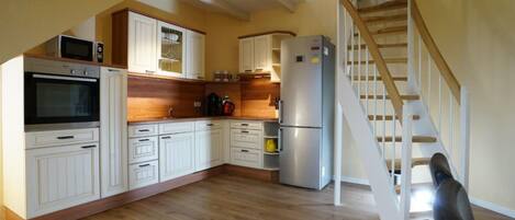 Kühlschrank, Mikrowelle, Ofen, Geschirrspüler