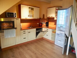 Kühlschrank, Mikrowelle, Ofen, Geschirrspüler