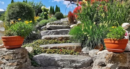 Komfortable Ferienwohnung mit Garten und Grill by Interhome