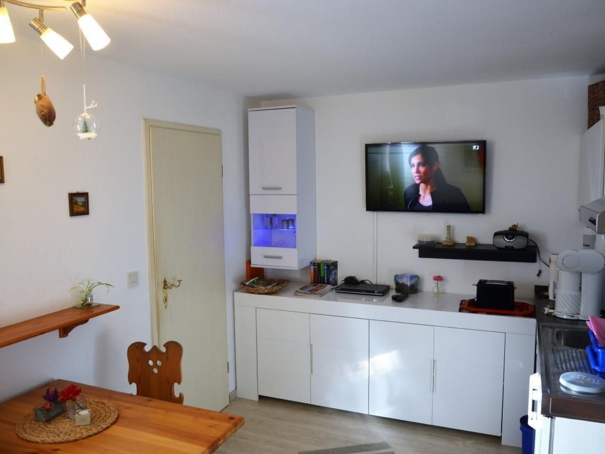 Fridge, oven, cookware/dishes/utensils