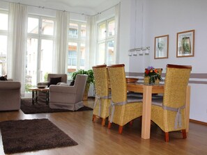 Dining - Appartemen in trestaurierte Bädervilla Quisisana by Interhome (Ahlbeck)