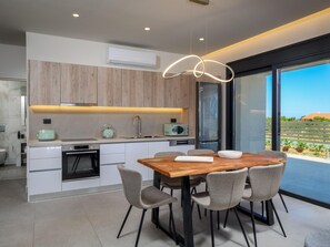 Fridge, microwave, oven, dishwasher - Terra Magna - Villa Cèlia by Interhome (Gennadi)