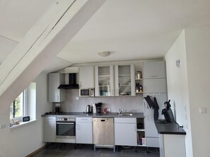 冷蔵庫、電子レンジ、オーブン、食器洗い機