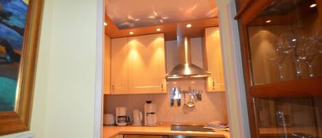 Réfrigérateur, micro-ondes, four, lave-vaisselle