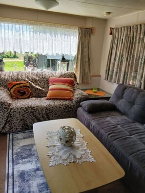 TV - Eifel Domizil by Interhome (Auw)