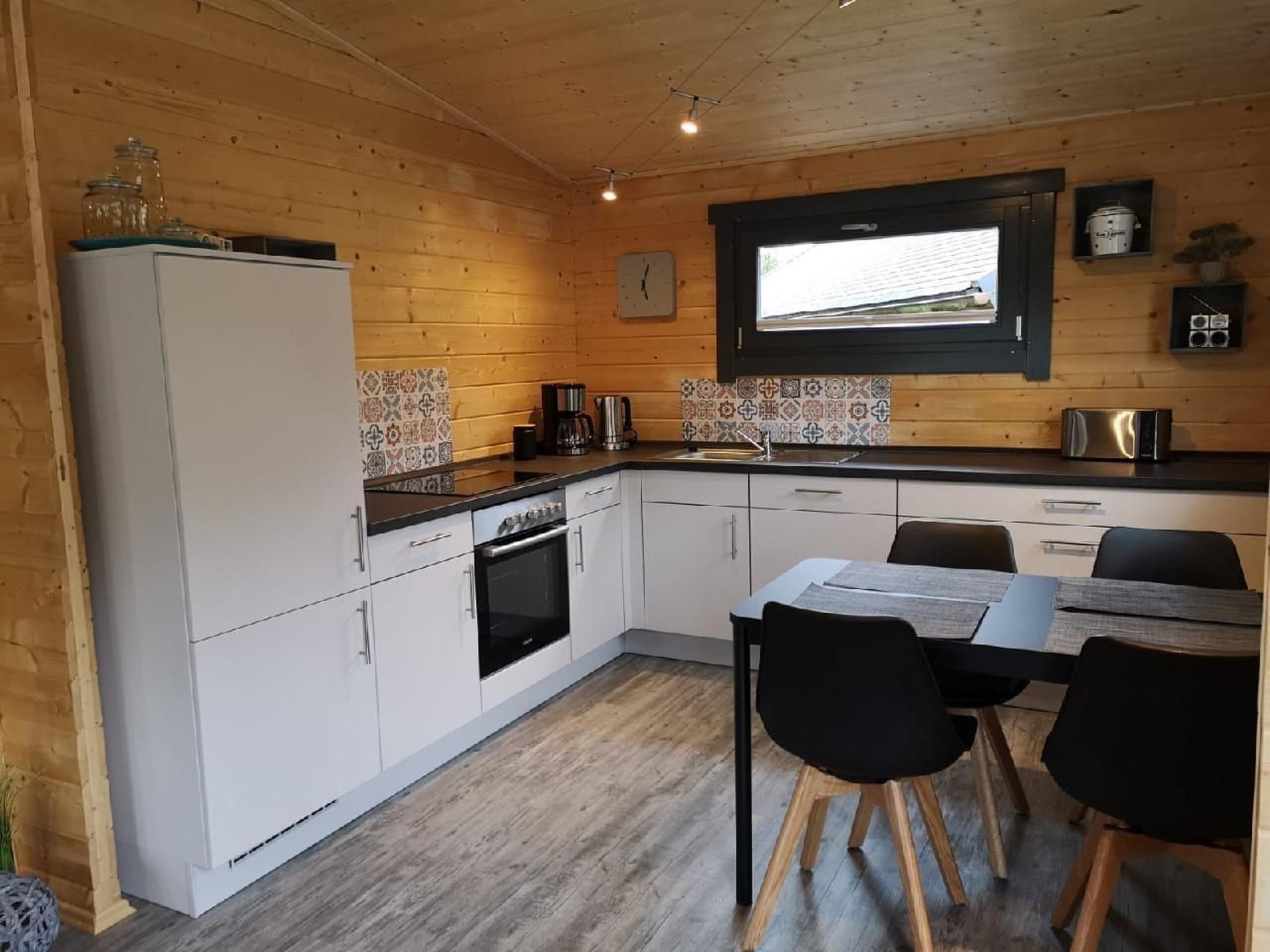 Fridge, oven, dishwasher, cookware/dishes/utensils