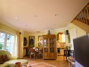 TV - Kirchhaus by Interhome (Baabe)