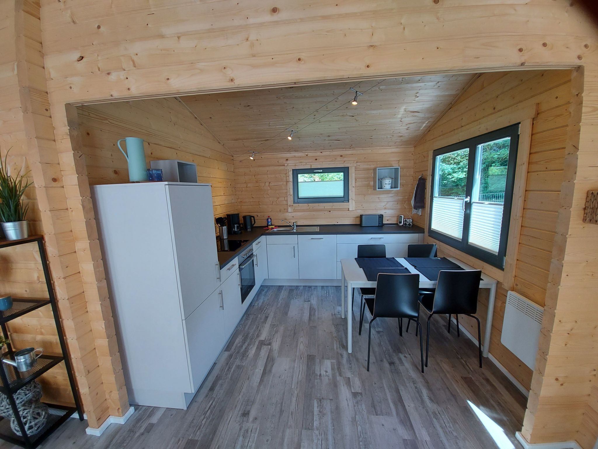 Kühlschrank, Ofen, Geschirrspüler, Kochgeschirr/Geschirr/Besteck