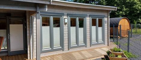 المنشأة من الخارج