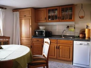 Réfrigérateur, micro-ondes, four, lave-vaisselle