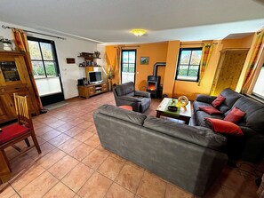 TV, fireplace - Reethaus Vera am Meer mit Sauna und Kamin by Interhome (Glowe)