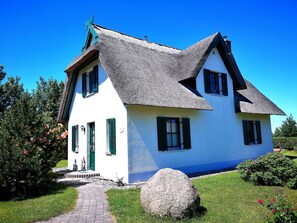 Exterior - Reethaus Vera am Meer mit Sauna und Kamin by Interhome (Glowe)