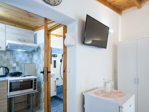 Kühlschrank, Ofen, Kochgeschirr/Geschirr/Besteck