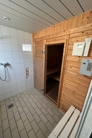 Bathroom - Penthouse mit Meerblick direkt am Strand by Interhome (Wangerooge)