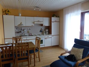 Fridge, oven, cookware/dishes/utensils - mit privatem Balkon by Interhome (Winterberg)