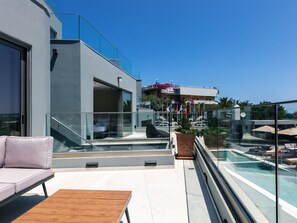 Terrace/patio - Isla Villen und Suiten Uranus Villa by Interhome (Roumeli)