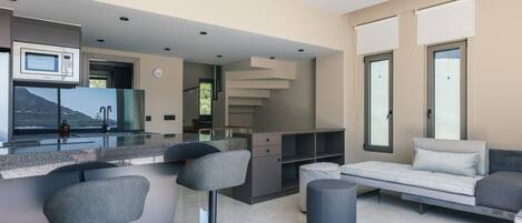 Refrigerador, microondas, horno, lavavajillas