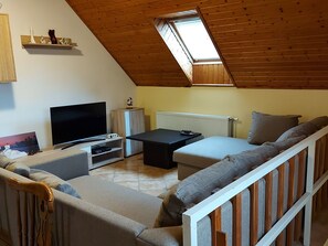 TV - Appartement mit Balkon by Interhome (Balatonfenyves)