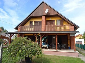 Exterior - Zwillingsferienhaus mit Pool by Interhome (Balatonfenyves)
