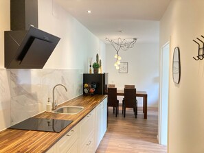 Fridge, microwave, dishwasher, cookware/dishes/utensils - Wohnung mit Balkon und 2 Schlafzimmer by Interhome (Feld am See)