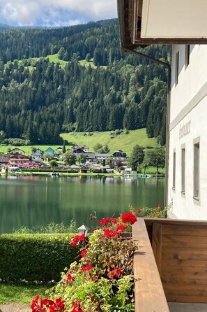 Property grounds - Wohnung mit Balkon und 2 Schlafzimmer by Interhome (Feld am See)