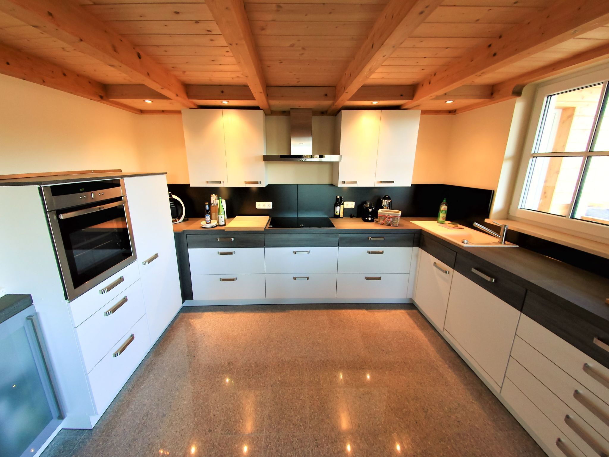 Kühlschrank, Ofen, Geschirrspüler, Kochgeschirr/Geschirr/Besteck