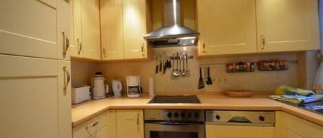 Réfrigérateur, micro-ondes, four, lave-vaisselle