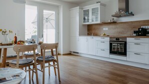 Kjøleskap, mikrobølgeovn, ovn og oppvaskmaskin