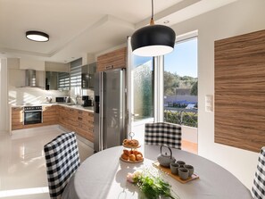 Refrigerador y utensilios de cocina 