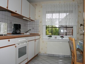 Kühlschrank, Mikrowelle, Ofen, Geschirrspüler