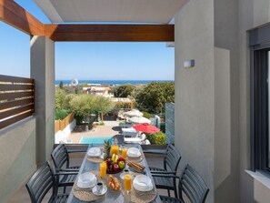 Outdoor dining - Schöne Pool-Villa Terpsis by Interhome (Faliraki)