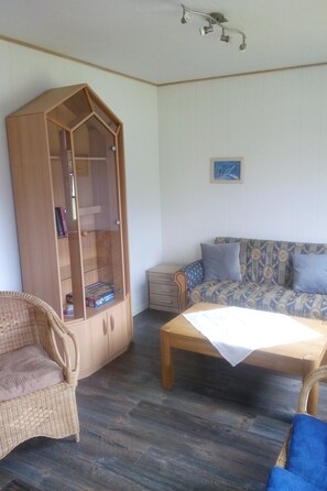 TV - Kleine Ferienwohnung in ruhiger Lage by Interhome (Westoverledingen)