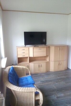 TV - Kleine Ferienwohnung in ruhiger Lage by Interhome (Westoverledingen)