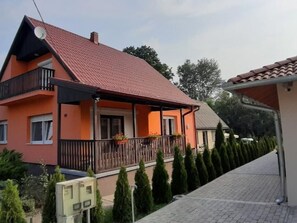Exterior - mit Blick auf das Wasser by Interhome (Fonyód)