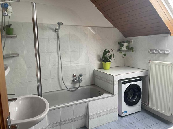 Bathroom - Apartment FO-18 by Interhome (Fonyód)