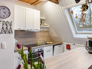 Kühlschrank, Mikrowelle, Ofen, Geschirrspüler