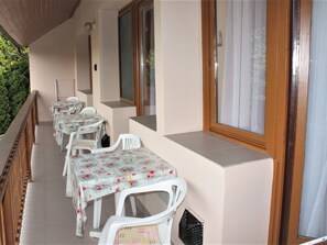 Outdoor dining - Bequem eingerichtetes Appartement für 6 Personen by Interhome (Balatonlelle)