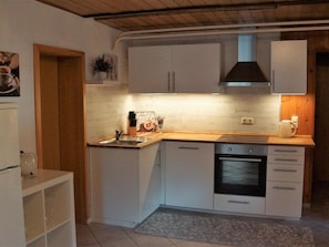 Kühlschrank, Mikrowelle, Ofen, Geschirrspüler